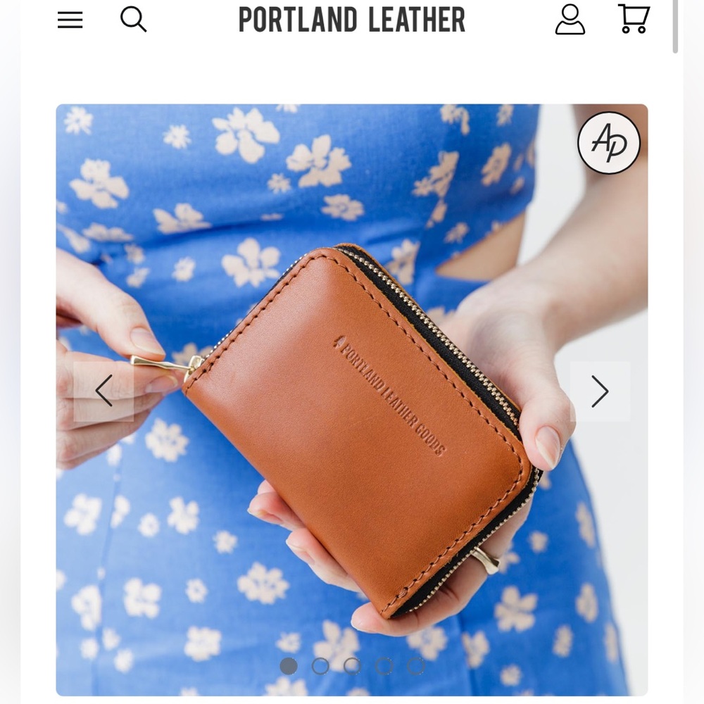 LNWOT. Portland Leather Company. Leather Small Zip Wallet.